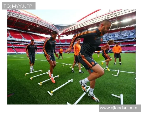 深圳足球队在耐力排行榜中荣登第七名展现出色竞技状态与团队精神 深圳足球队在耐力排行榜中荣登第七名展现出色竞技状态与团队精神